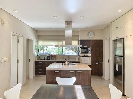 Excelente residencia en Barrio Privado en Laguna Blanca